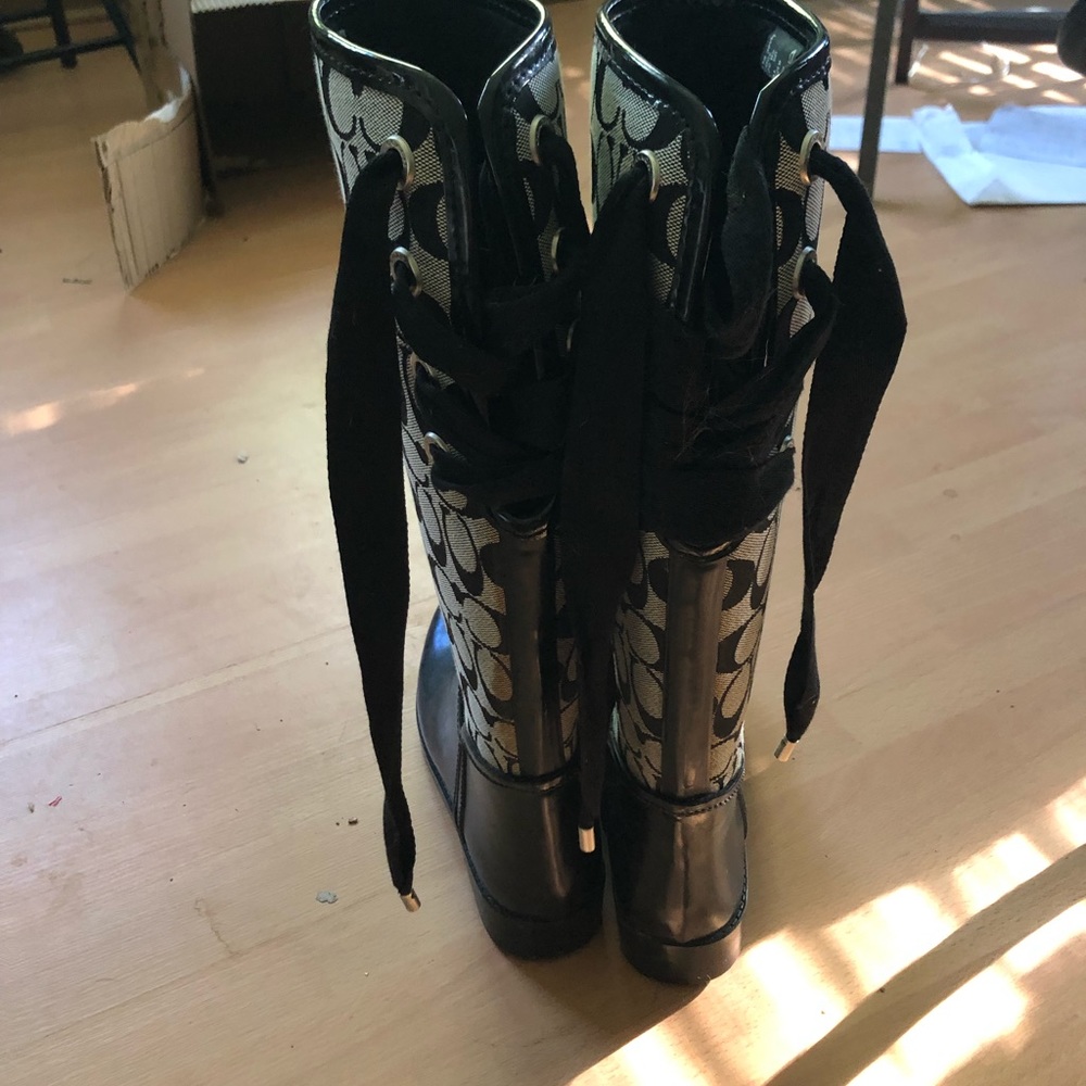 Coach brand boots size 5 - Picture 3 of 4